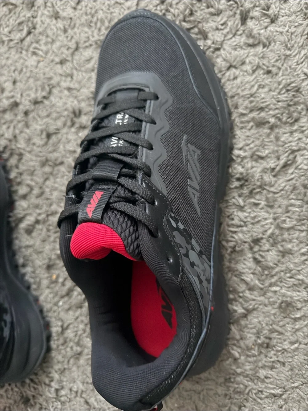 Avia durable trail